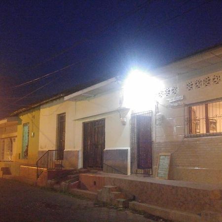 Casa Nica Leon Hostel Eksteriør bilde